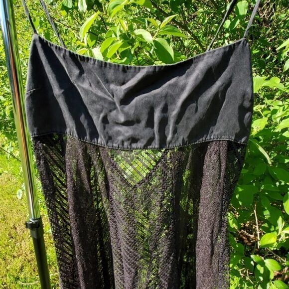 𝅺VICTORIA Secret silk and lace nightie key whole - Picture 2 of 8